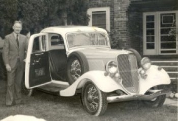 cropped-Lewis-Bandt-With-His-1934-V8-Coupe-Ute-e1454194532539.jpg